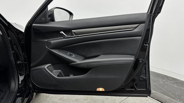 2020 Honda Accord Touring Image 27 of 36