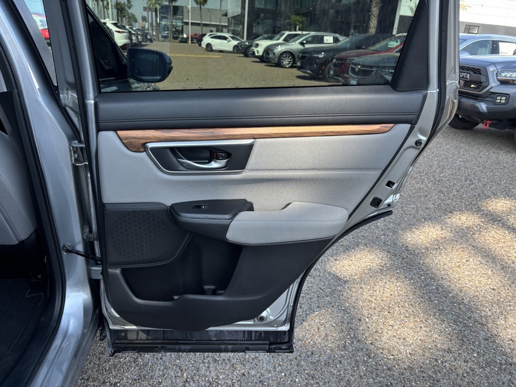 Vehicle image 19 of 23