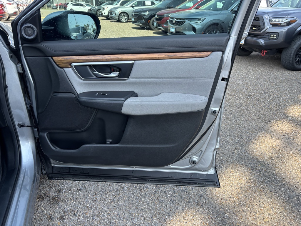 Vehicle image 21 of 23