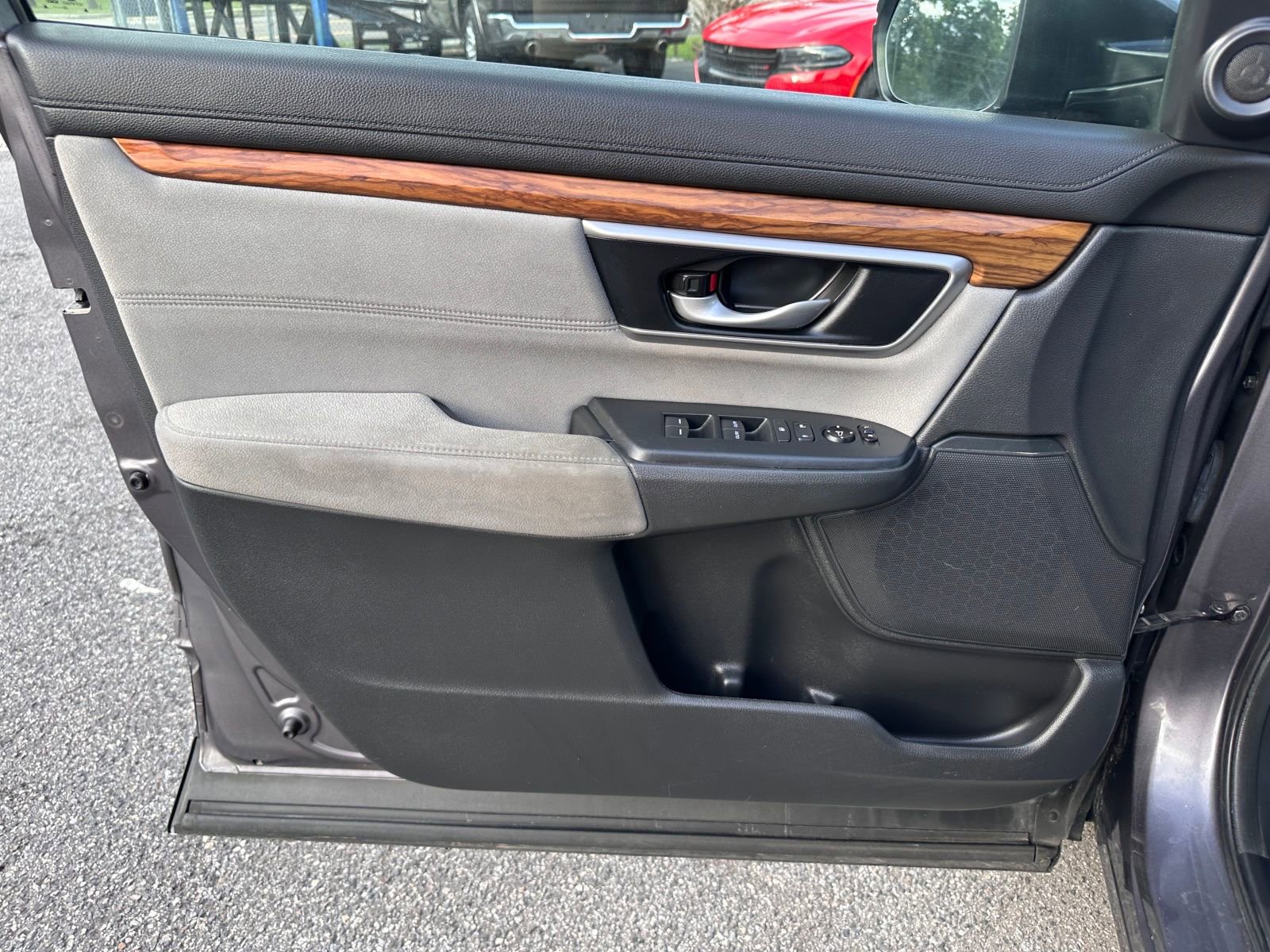 Vehicle image 9 of 21
