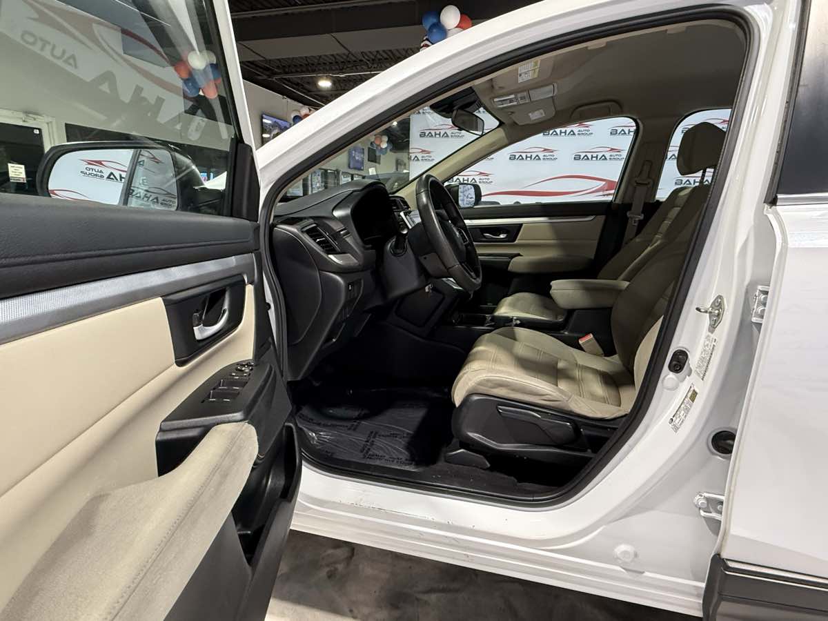Vehicle image 33 of 53