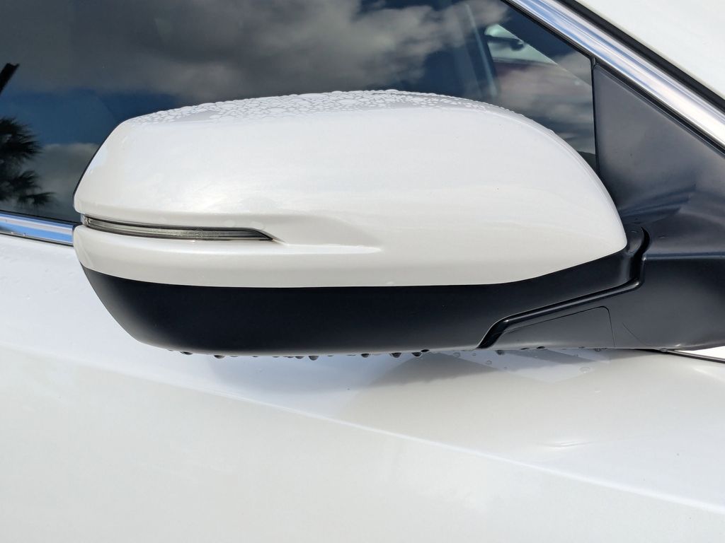 2020 Honda CR-V Hybrid Touring Image 23 of 25