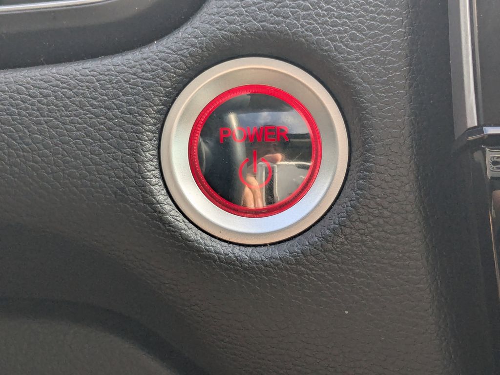 2020 Honda CR-V Hybrid Touring Image 18 of 25