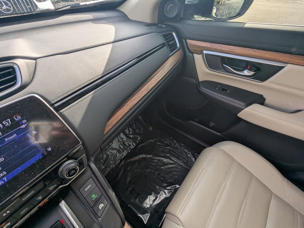 2020 Honda CR-V Hybrid Touring Image 22 of 25