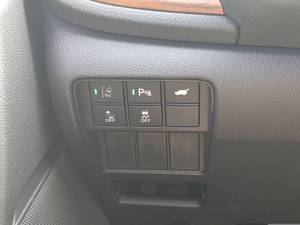 2020 Honda CR-V Hybrid Touring Image 17 of 25