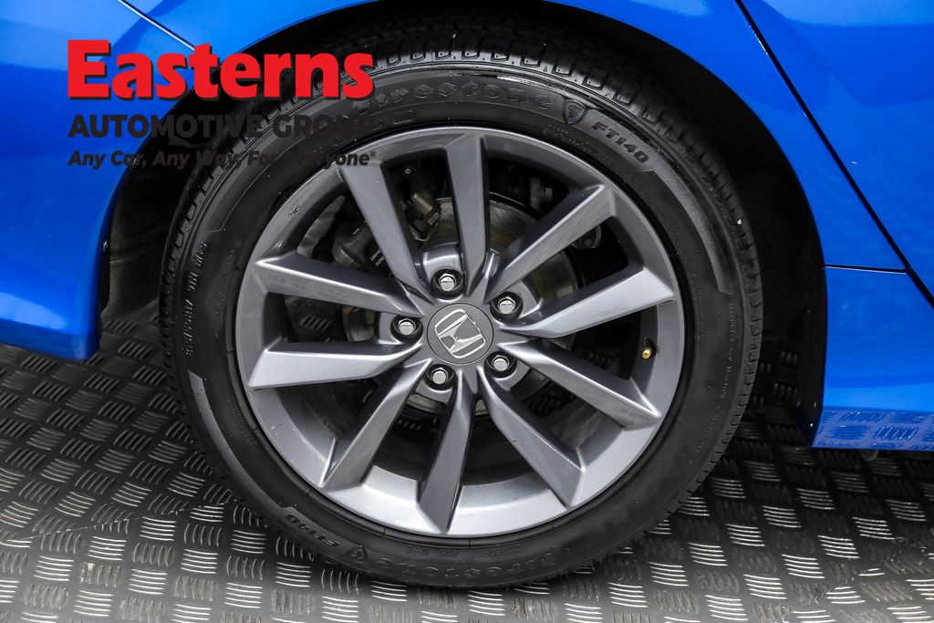 Vehicle image 41 of 61