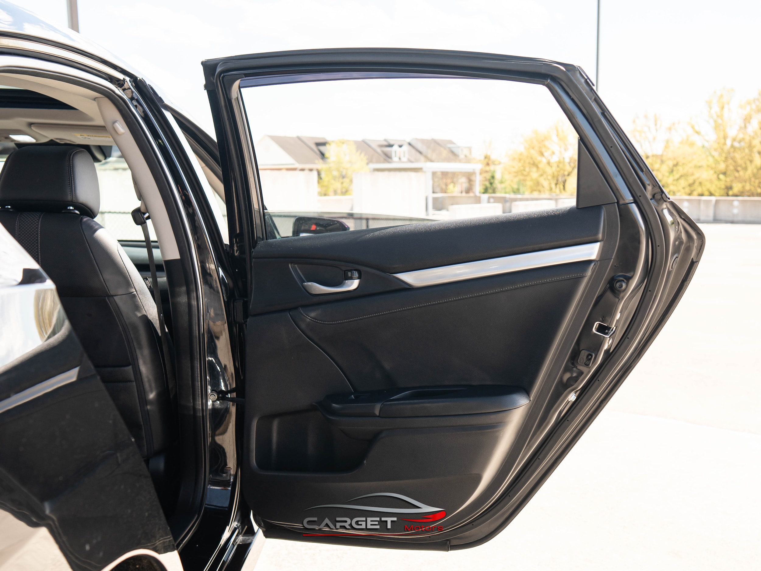 Vehicle image 40 of 46