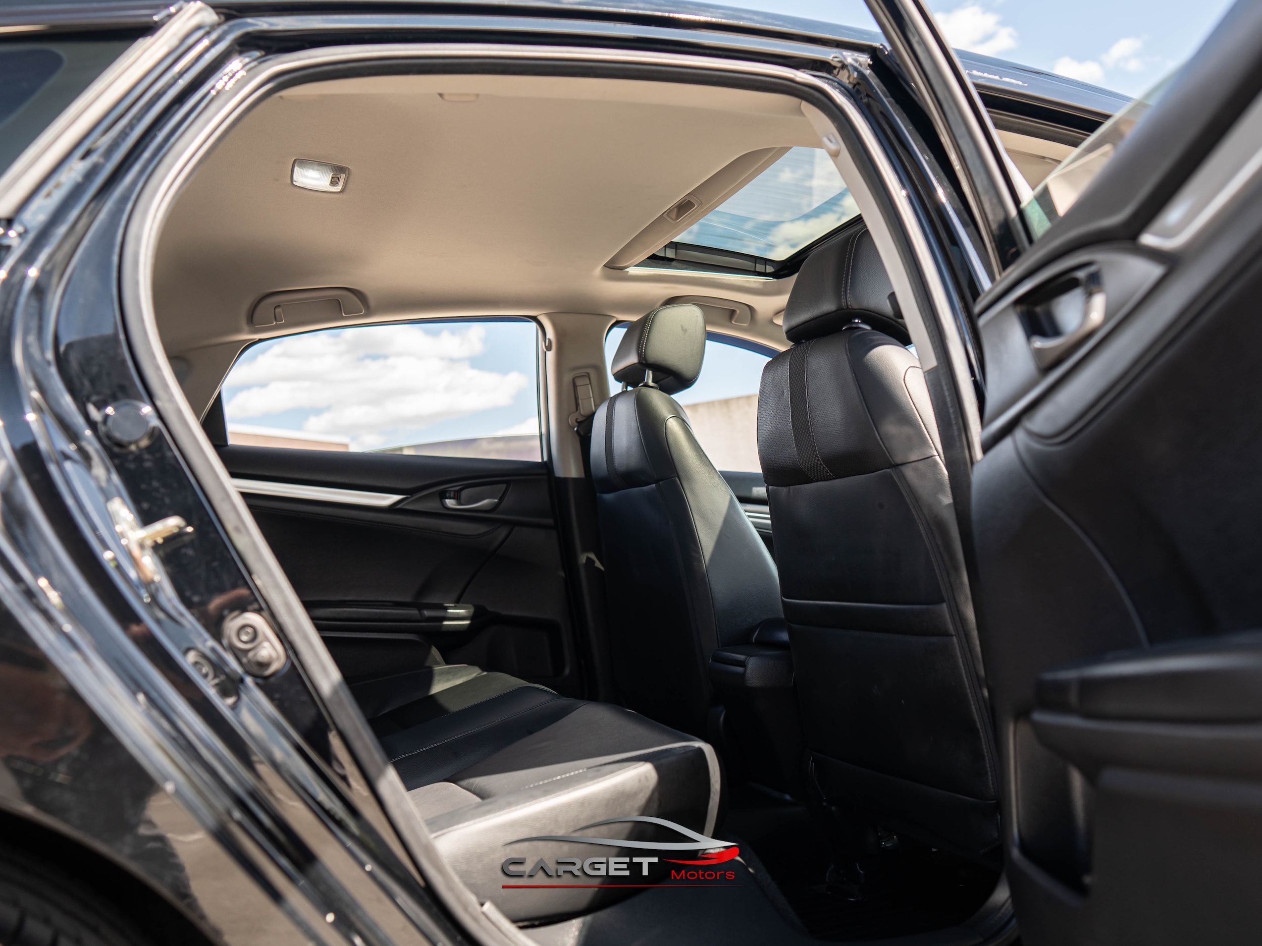 Vehicle image 18 of 46