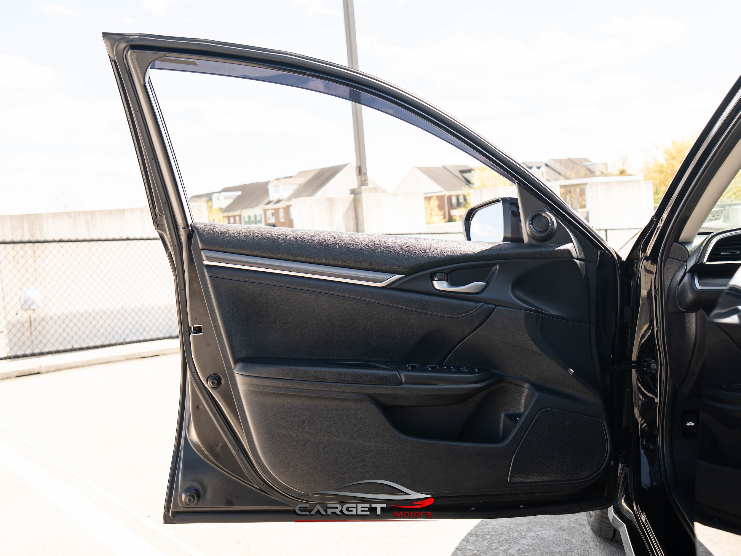 Vehicle image 37 of 46