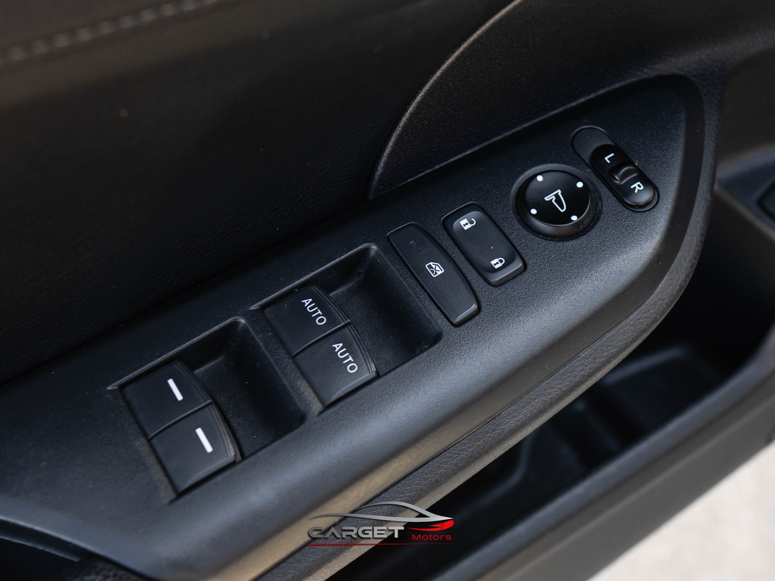 Vehicle image 36 of 46