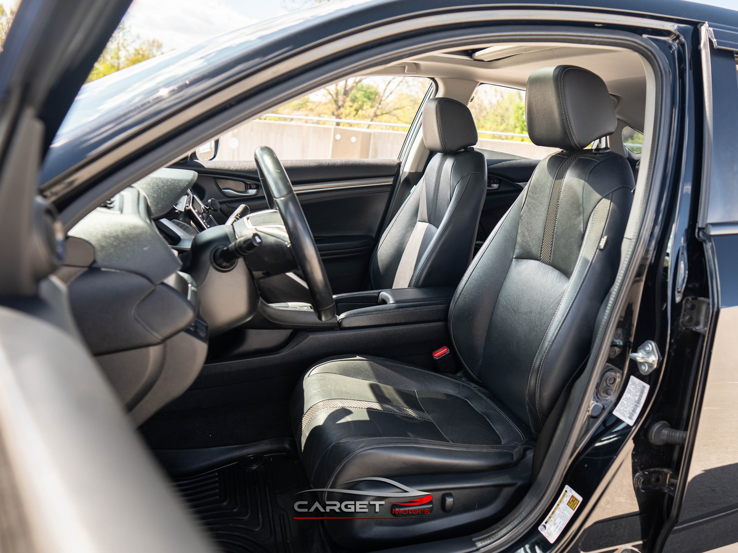 Vehicle image 15 of 46