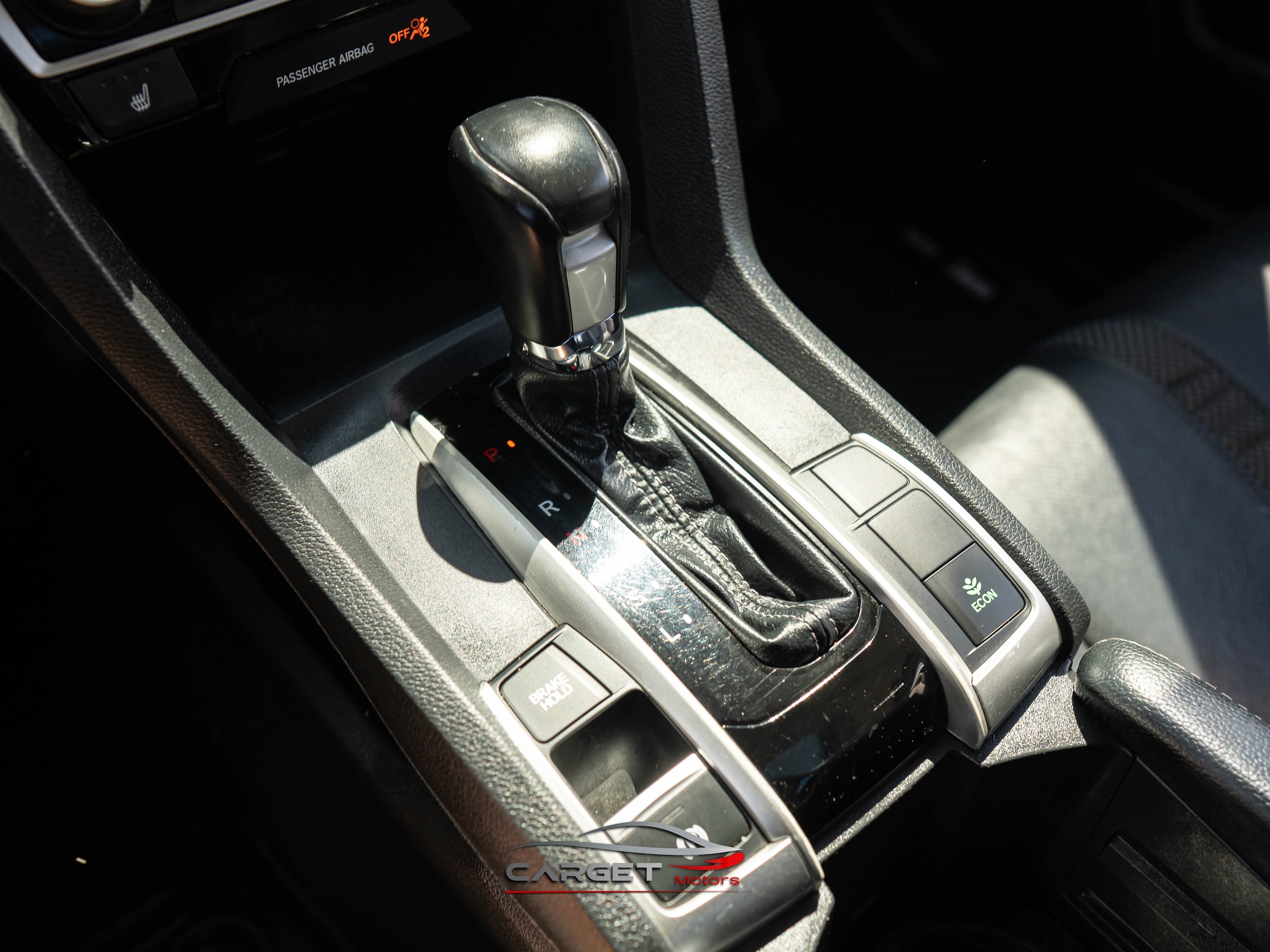 Vehicle image 32 of 46