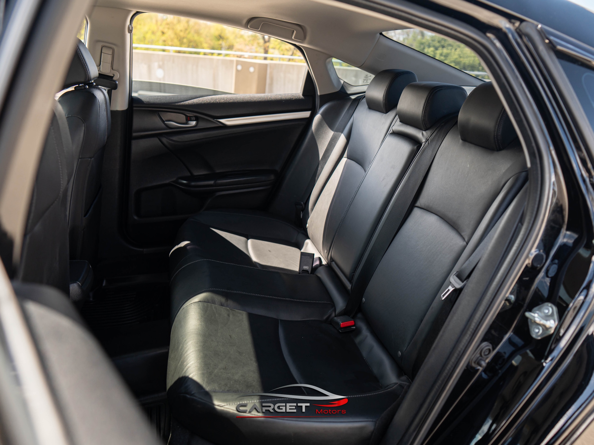 Vehicle image 19 of 46