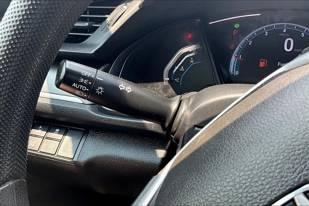 Vehicle image 31 of 36
