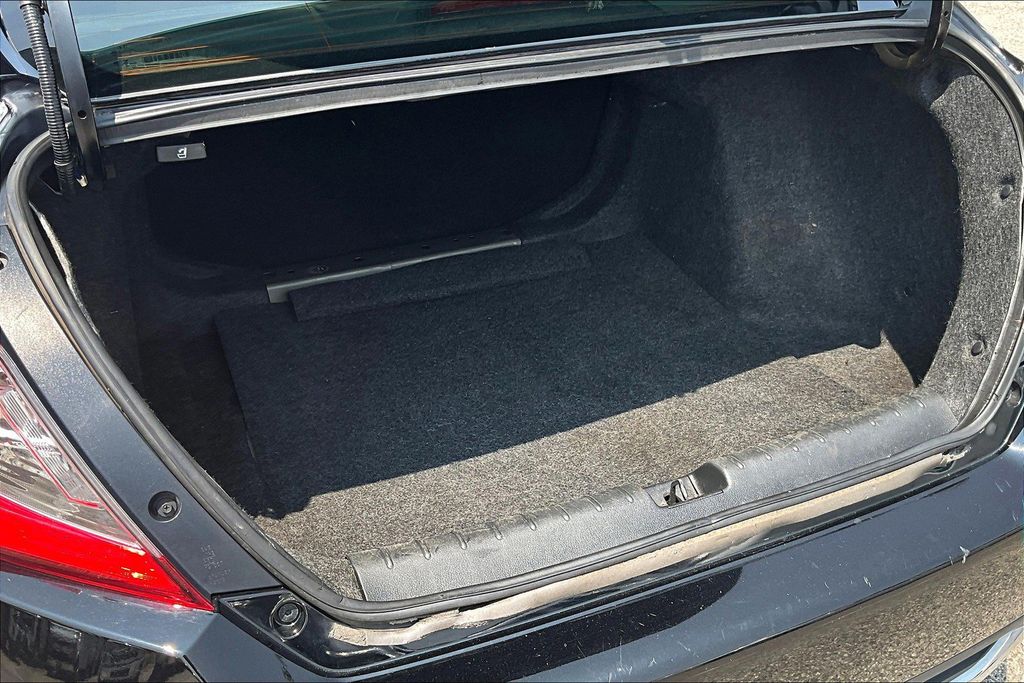 Vehicle image 14 of 36