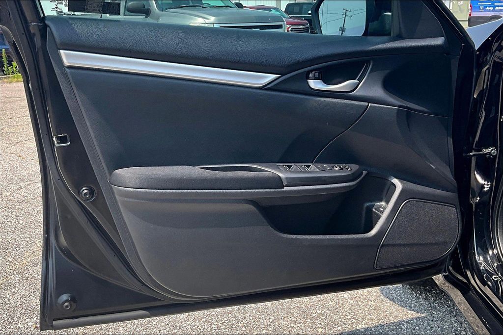 Vehicle image 27 of 36