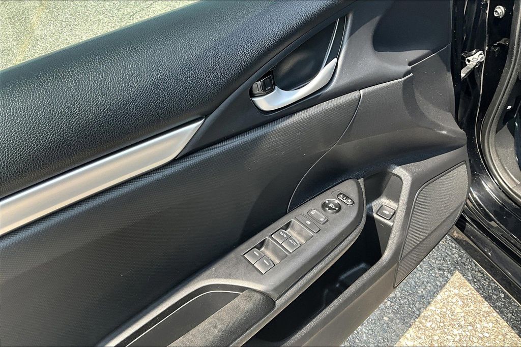 Vehicle image 28 of 36