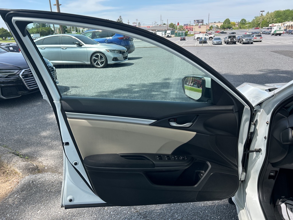 Vehicle image 14 of 46