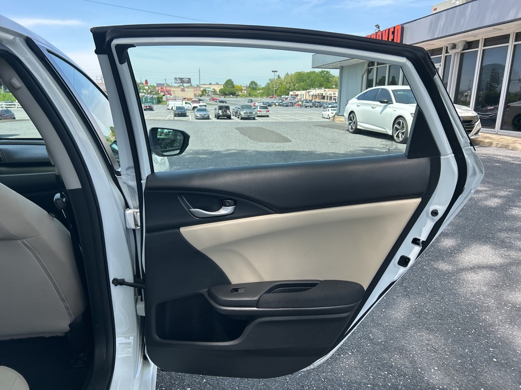 Vehicle image 36 of 46