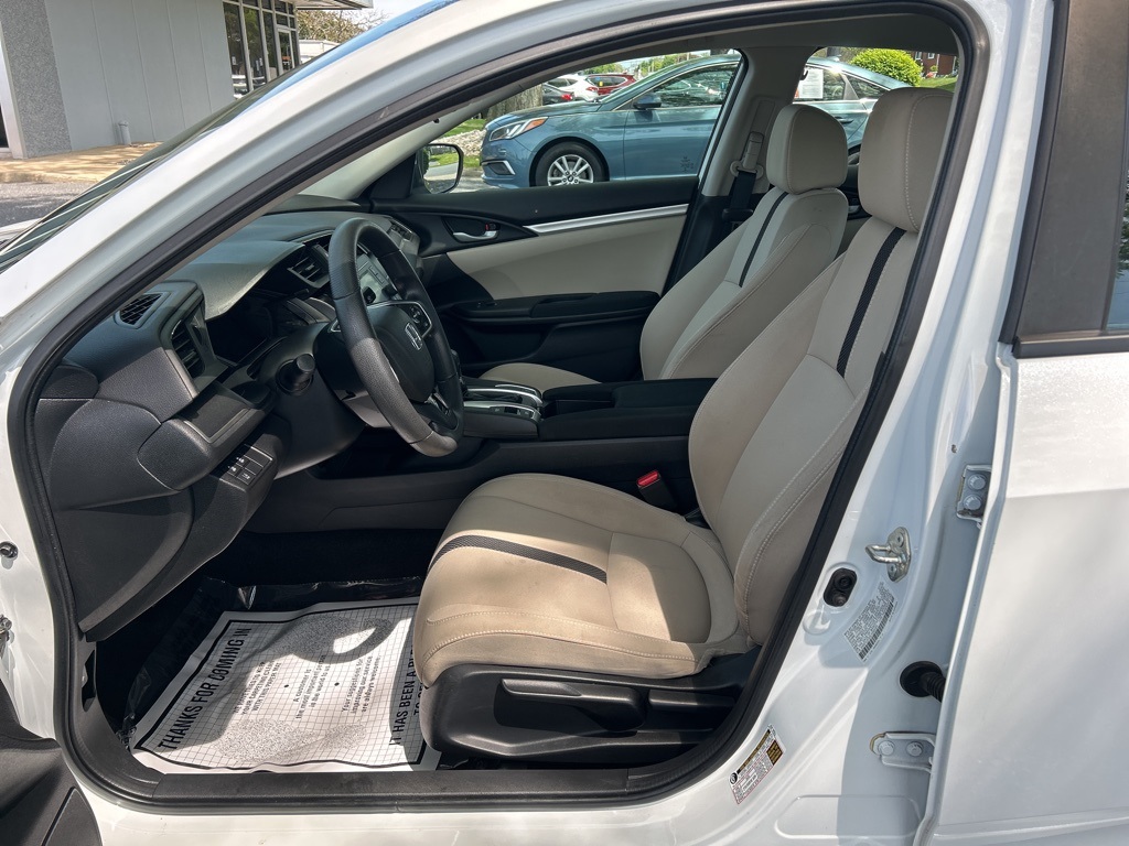 Vehicle image 19 of 46