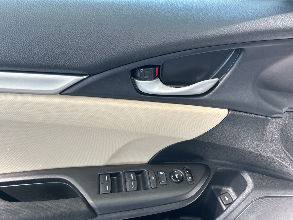 Vehicle image 16 of 46
