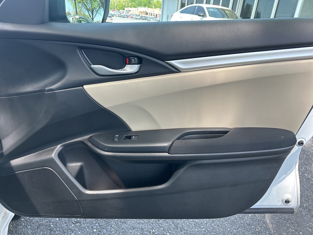 Vehicle image 41 of 46