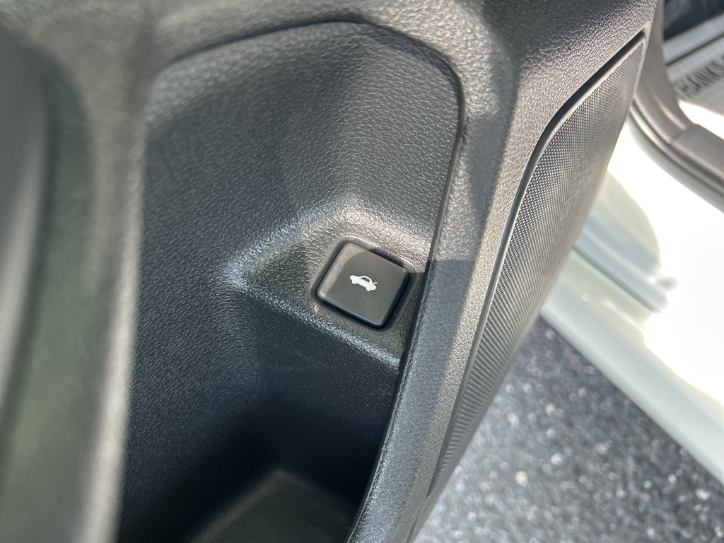 Vehicle image 17 of 46