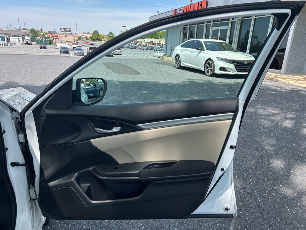 Vehicle image 40 of 46