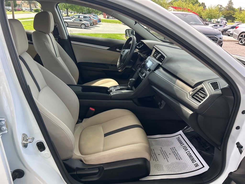 Vehicle image 44 of 46