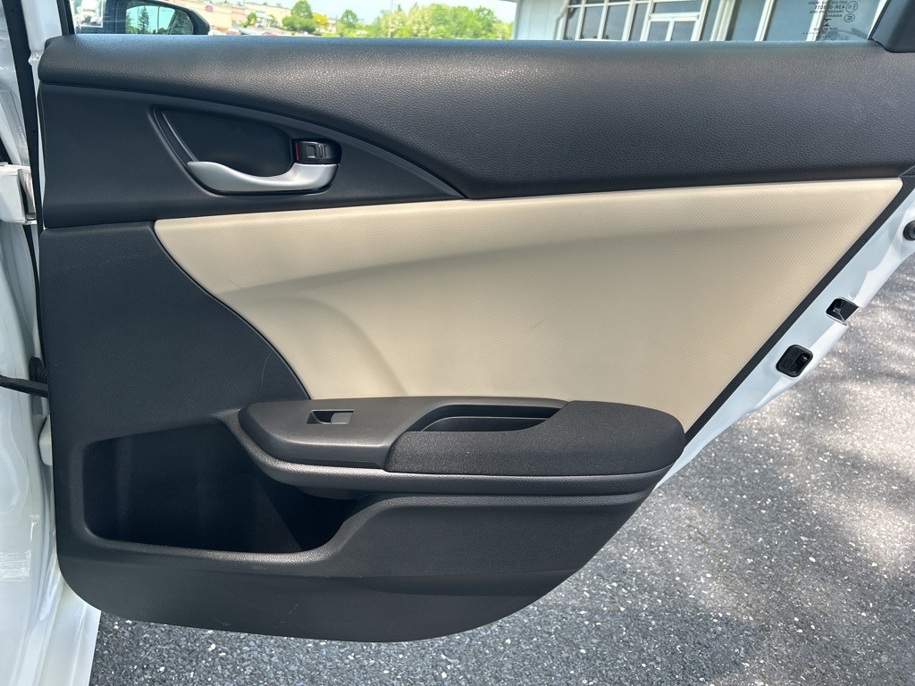 Vehicle image 37 of 46
