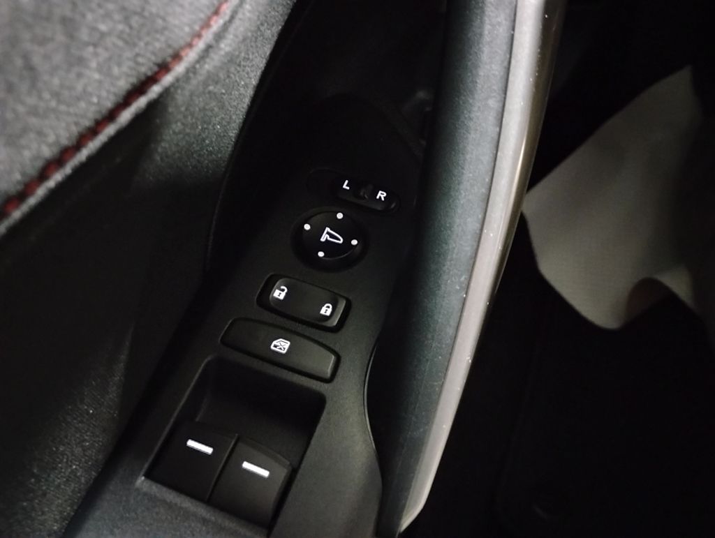 Vehicle image 27 of 44
