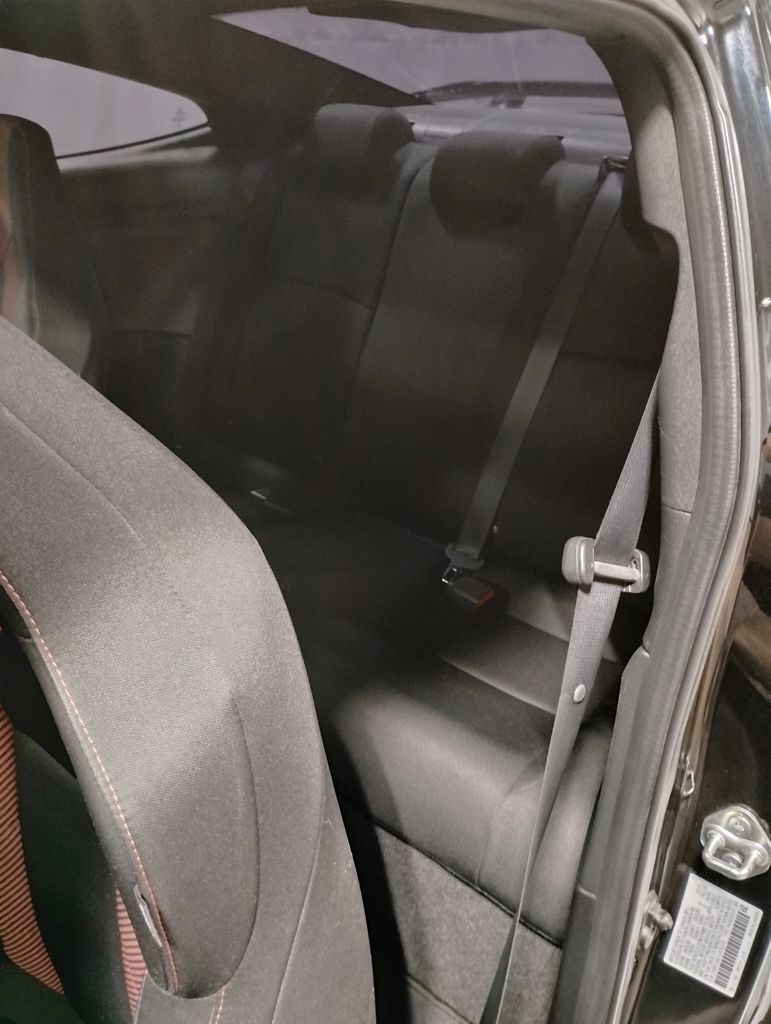 Vehicle image 18 of 44