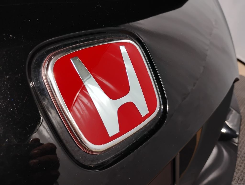 Vehicle image 9 of 44