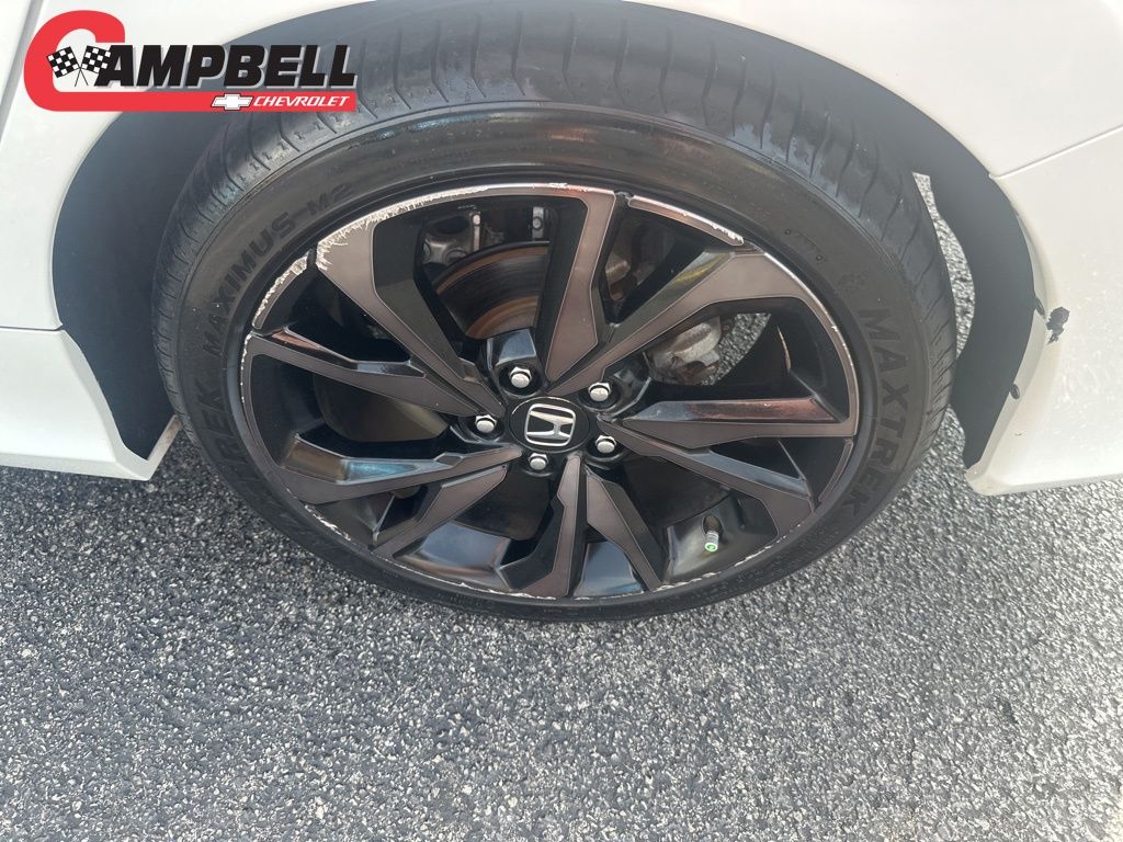 Vehicle image 14 of 27