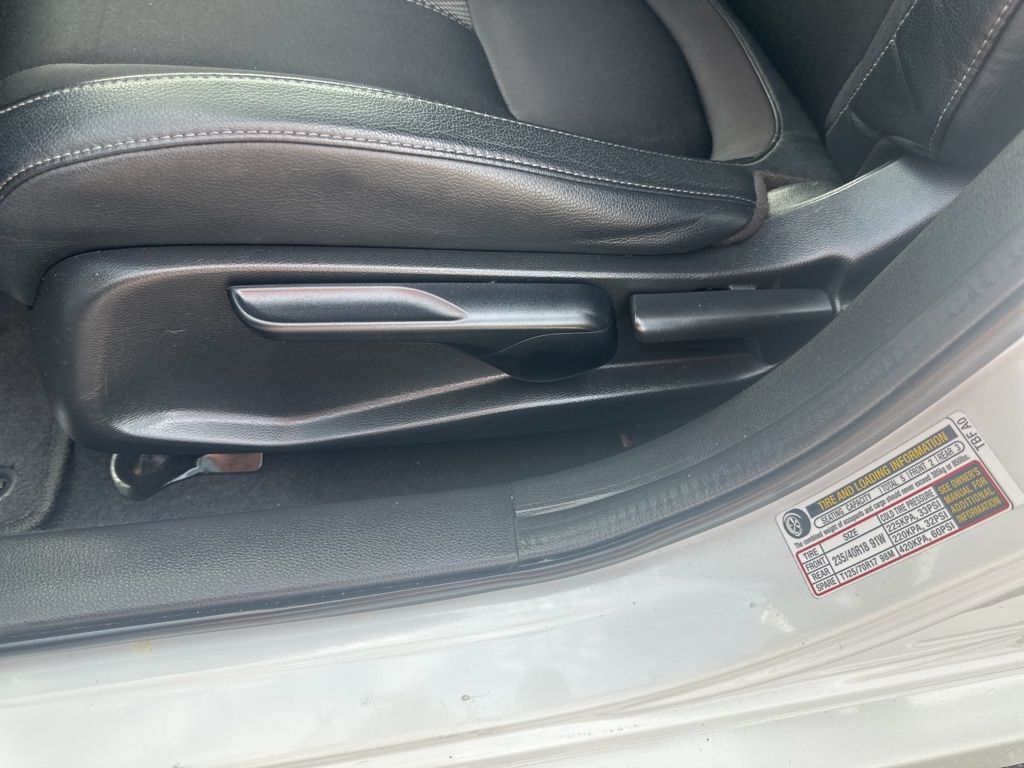 Vehicle image 17 of 27