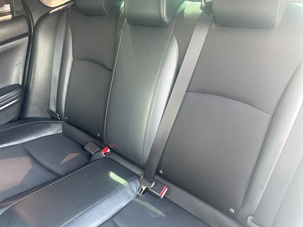 Vehicle image 18 of 27