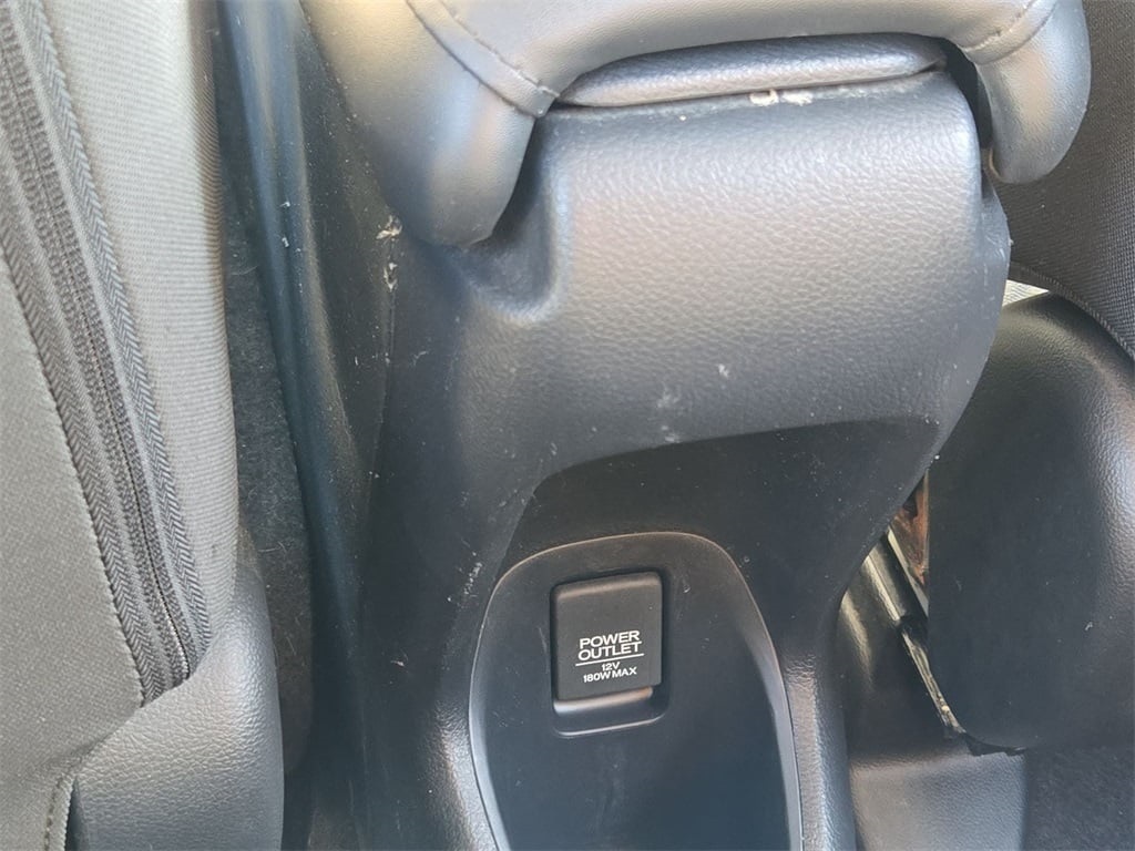 Vehicle image 27 of 33