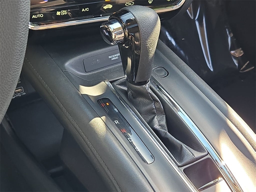 Vehicle image 24 of 33