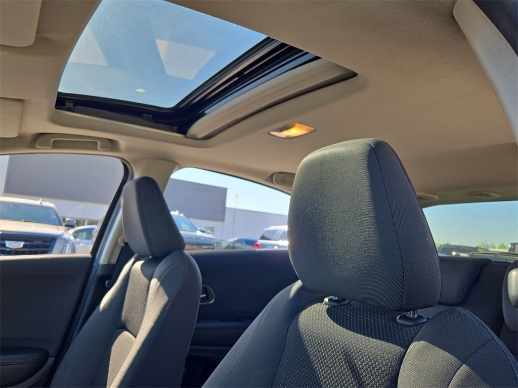 Vehicle image 15 of 33