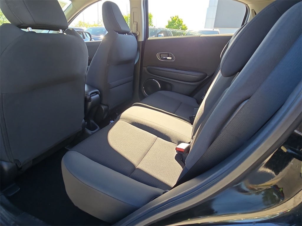 Vehicle image 13 of 33