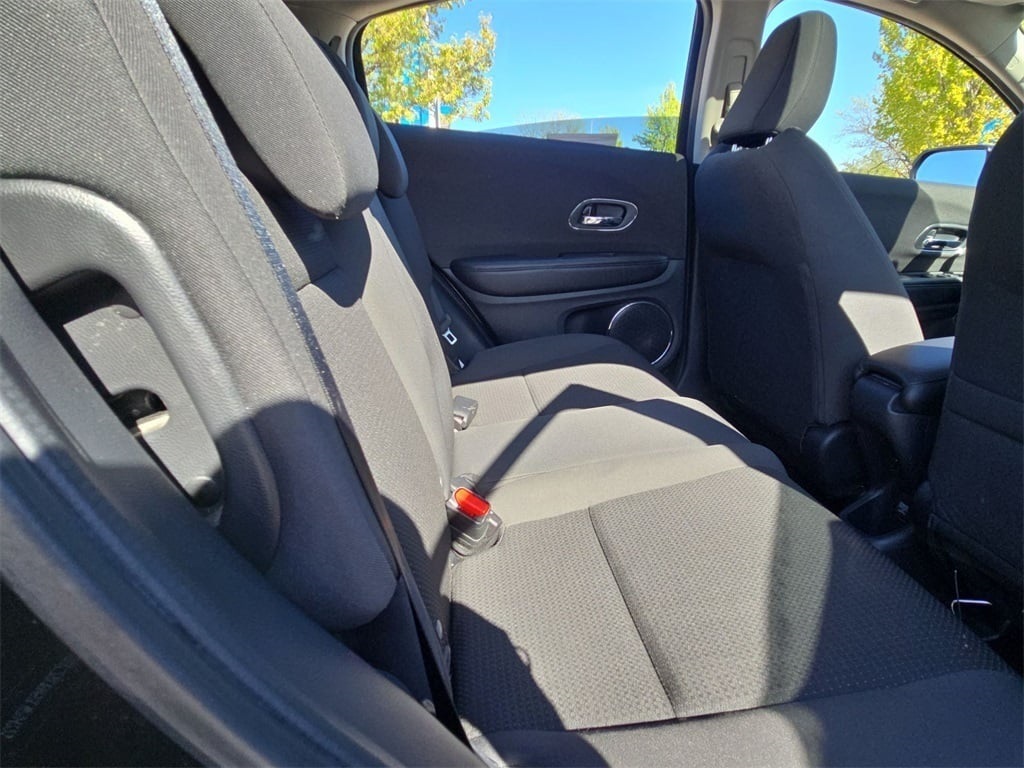 Vehicle image 14 of 33