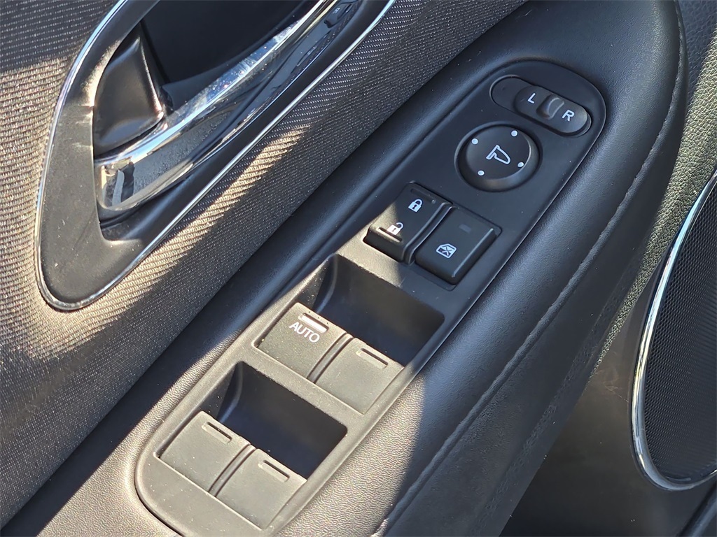 Vehicle image 26 of 33