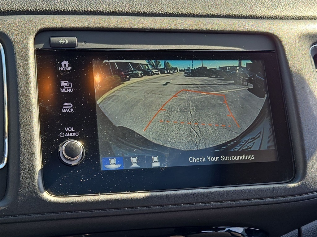 Vehicle image 21 of 33