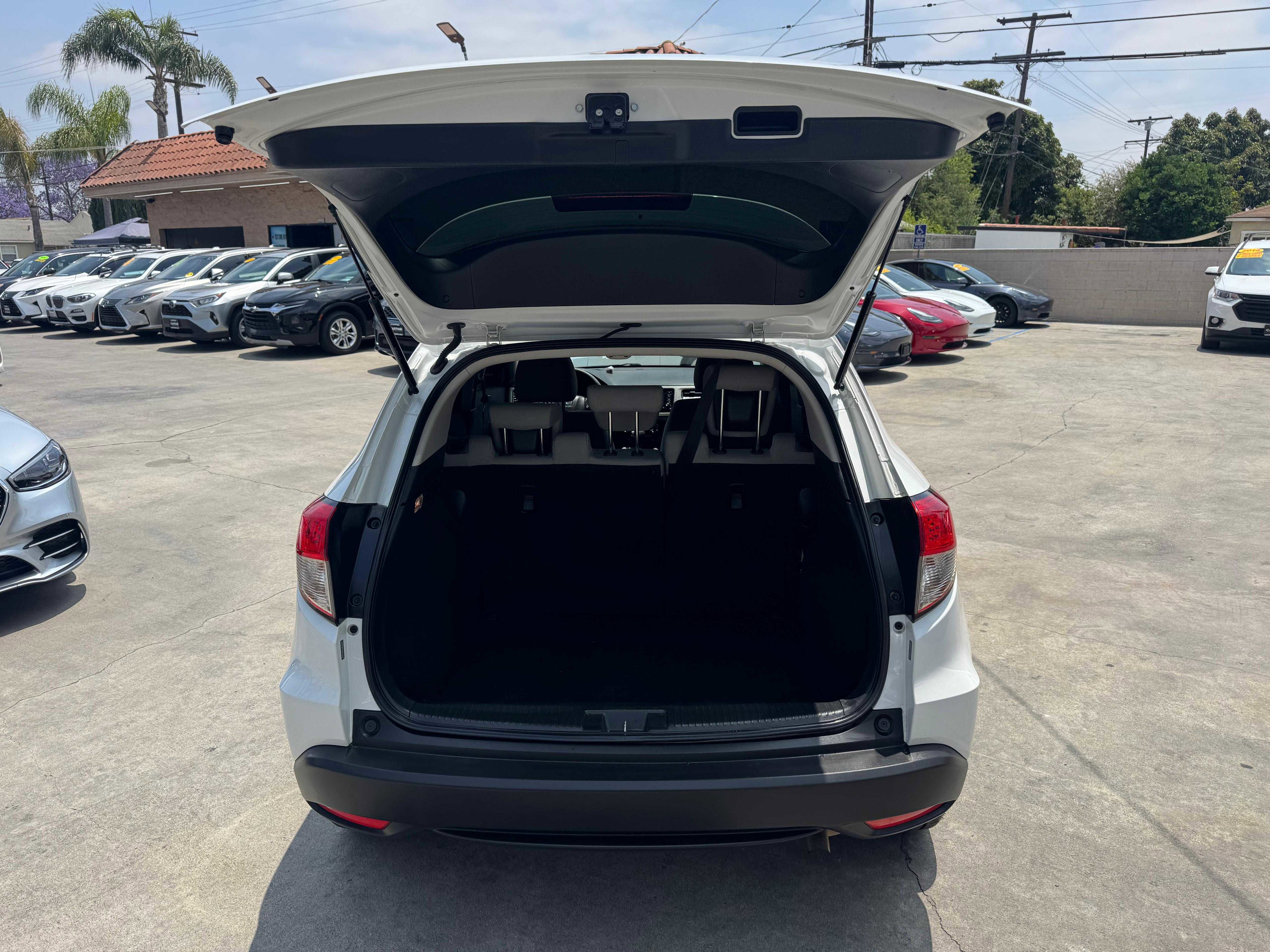 Vehicle image 16 of 63