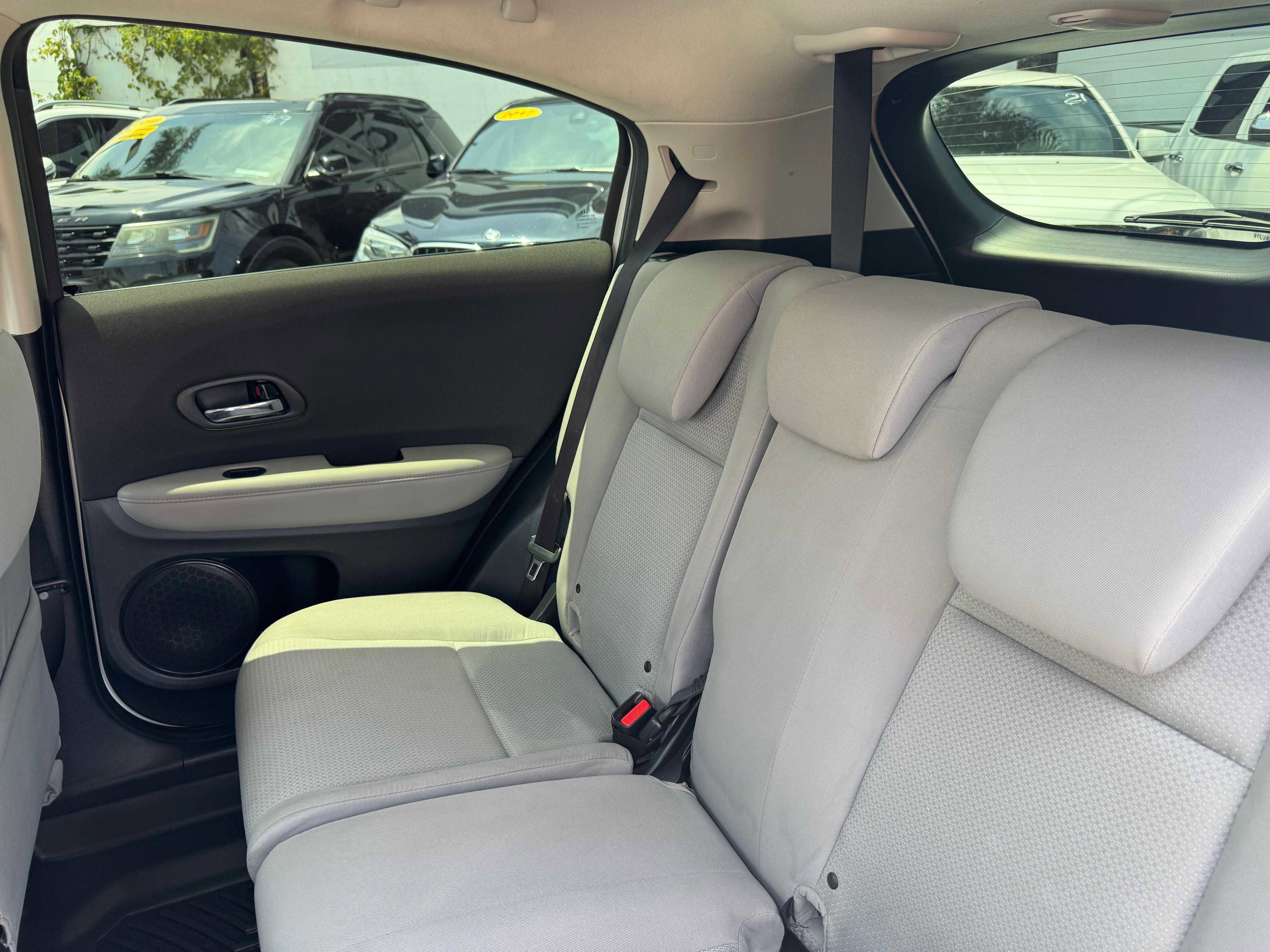 Vehicle image 35 of 63
