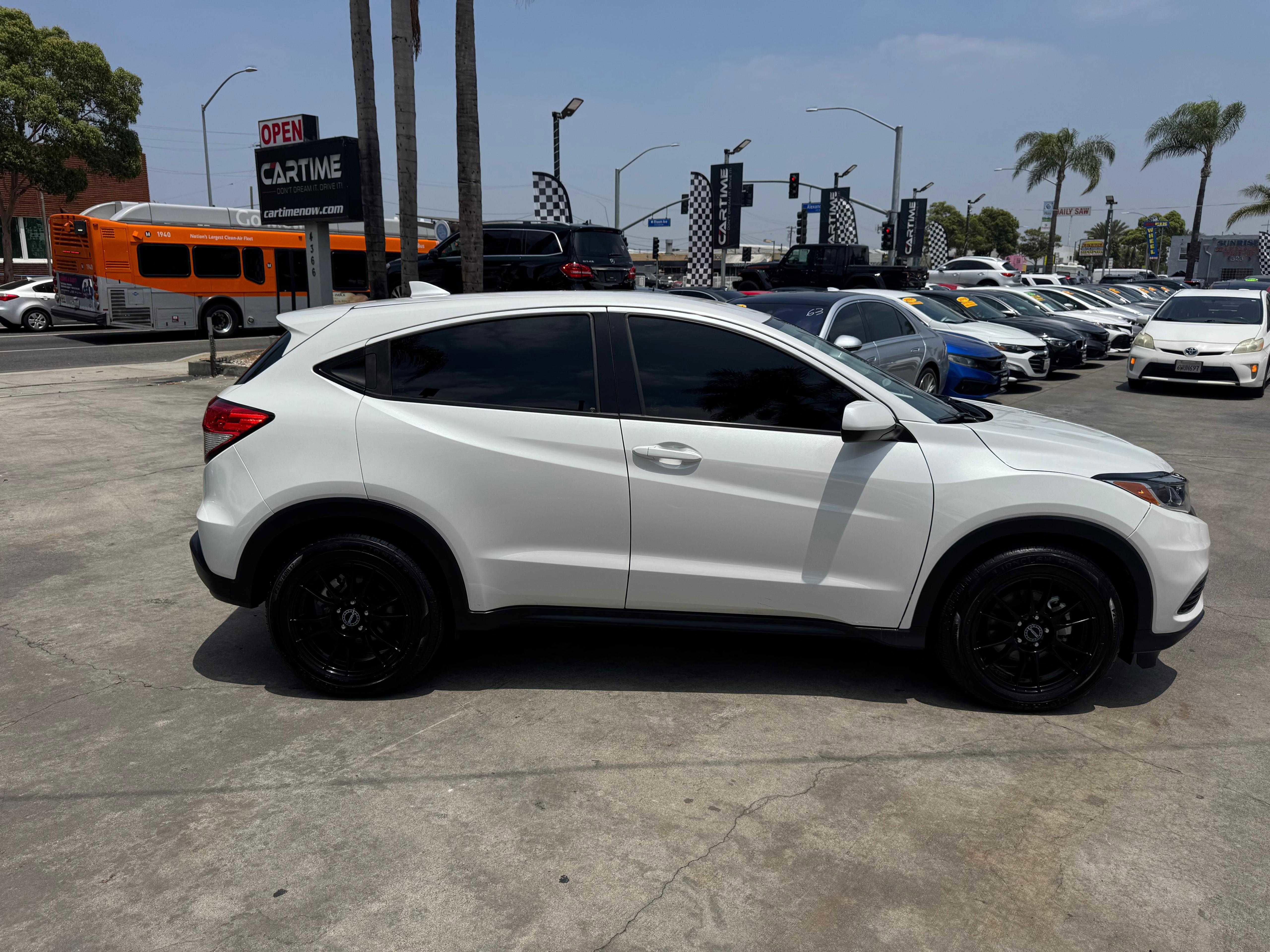 Vehicle image 8 of 63