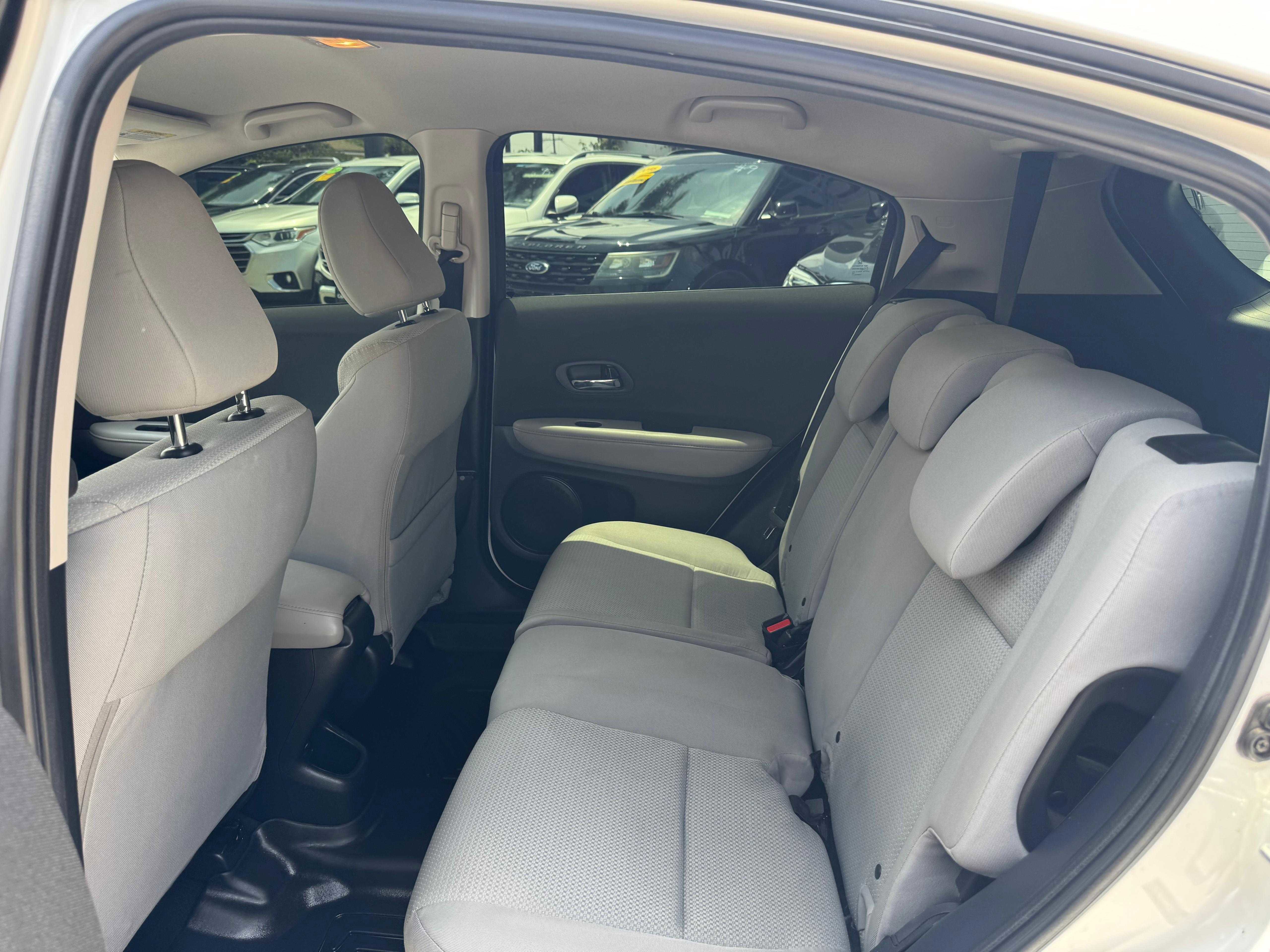 Vehicle image 33 of 63