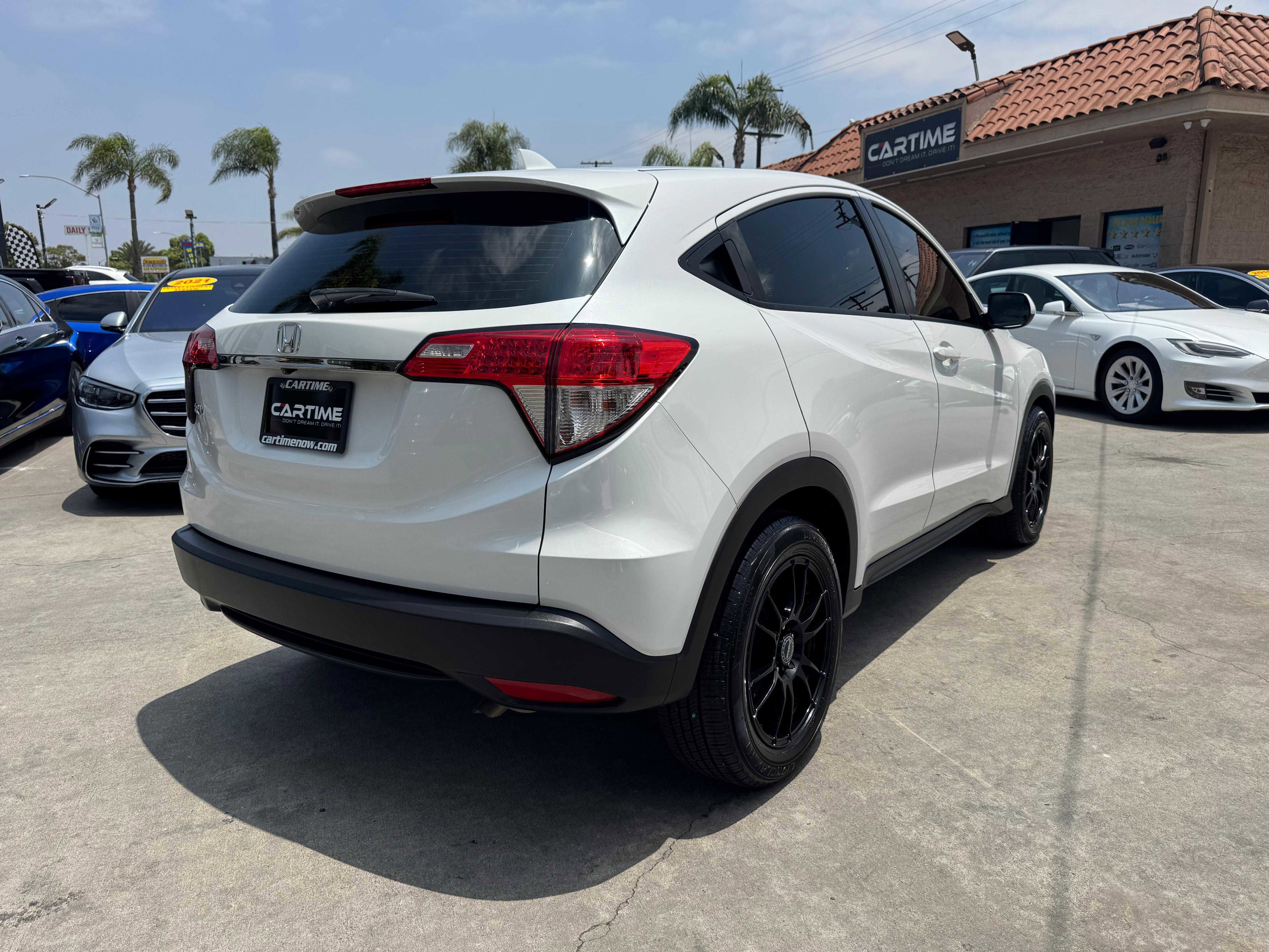 Vehicle image 10 of 63