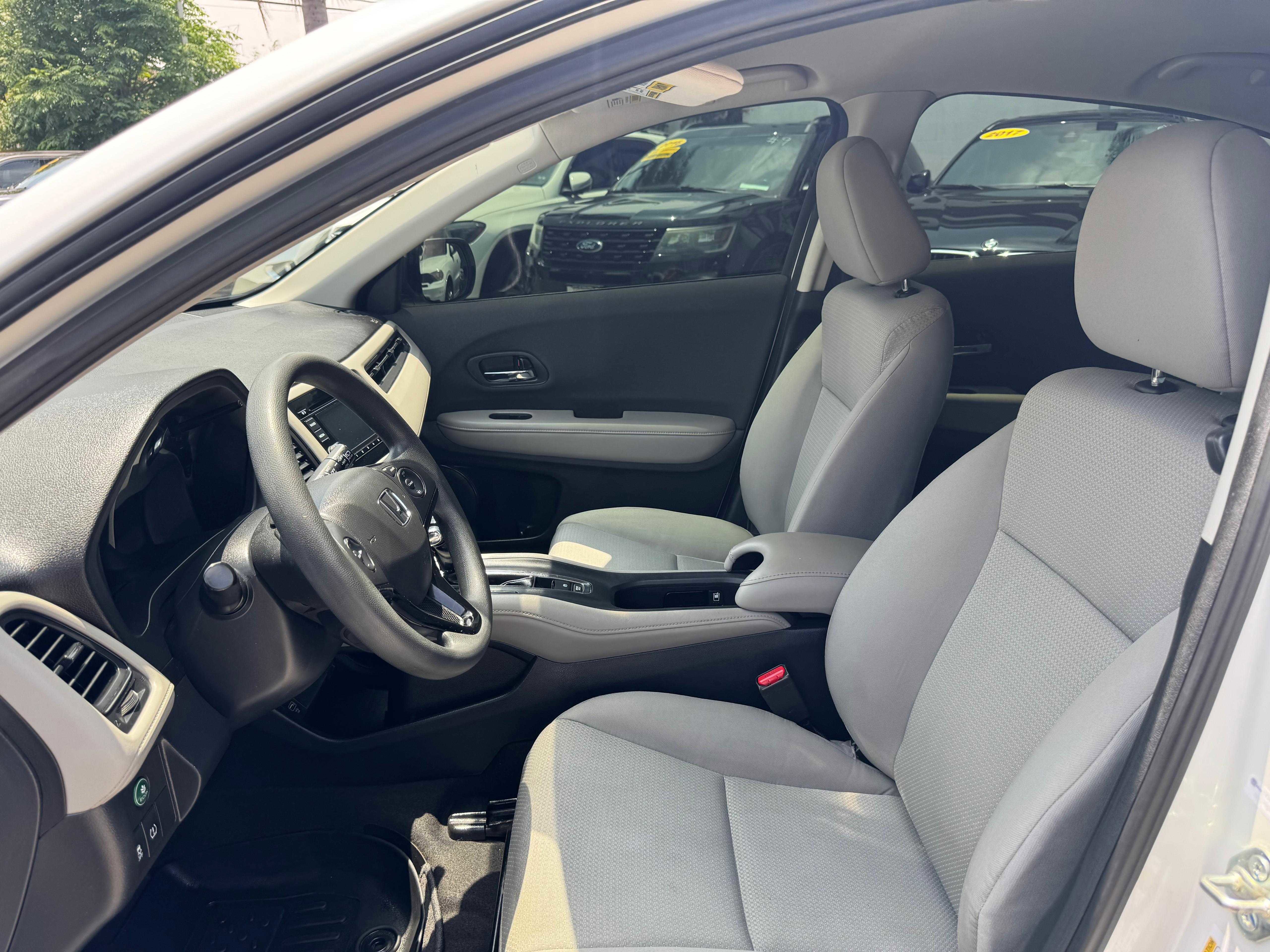 Vehicle image 23 of 63