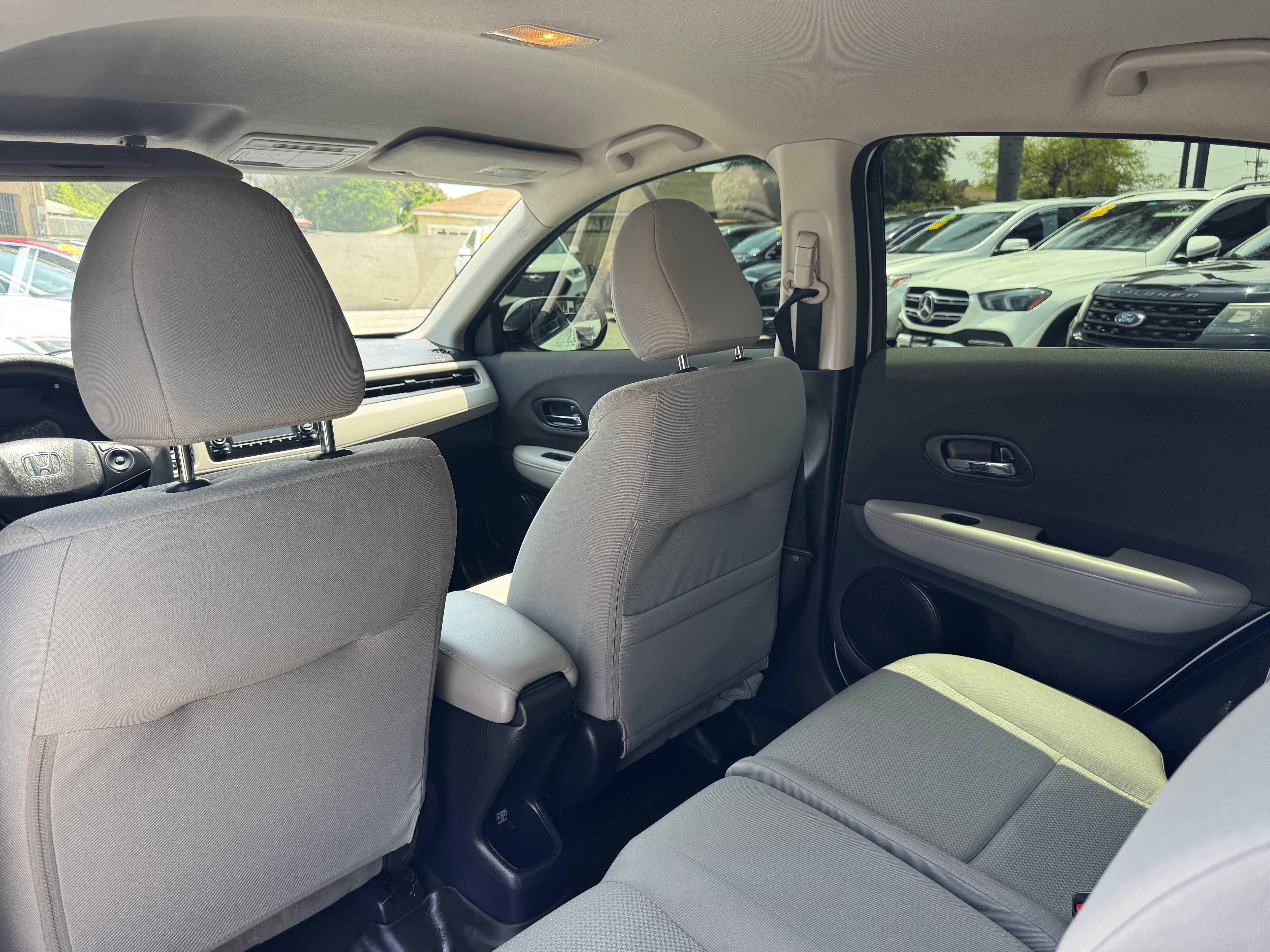 Vehicle image 32 of 63